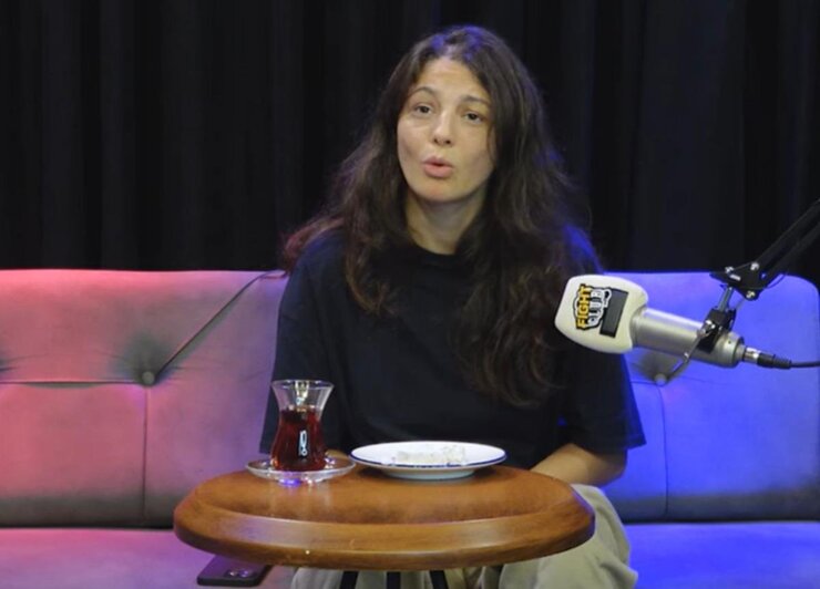 Seren Ay Çetin Hikmet Çetin'in Yeğeni Olduğunu Daha Önce Açıklamış