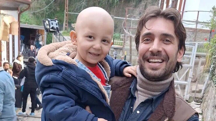 Burak Yörük Kanseri Yenen Minik Hayranını Ziyaret Etti