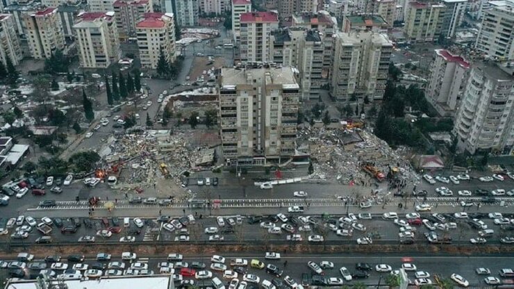 Depremde 115 Kişiyi Öldüren Sitenin Müteahhidi Serbest Bırakıldı