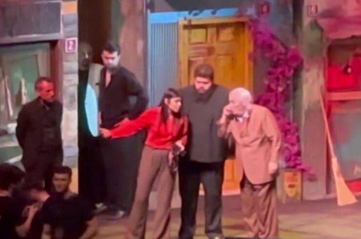 Müjdat Gezen Harbiye Galasında Hastaneye Kaldırıldı