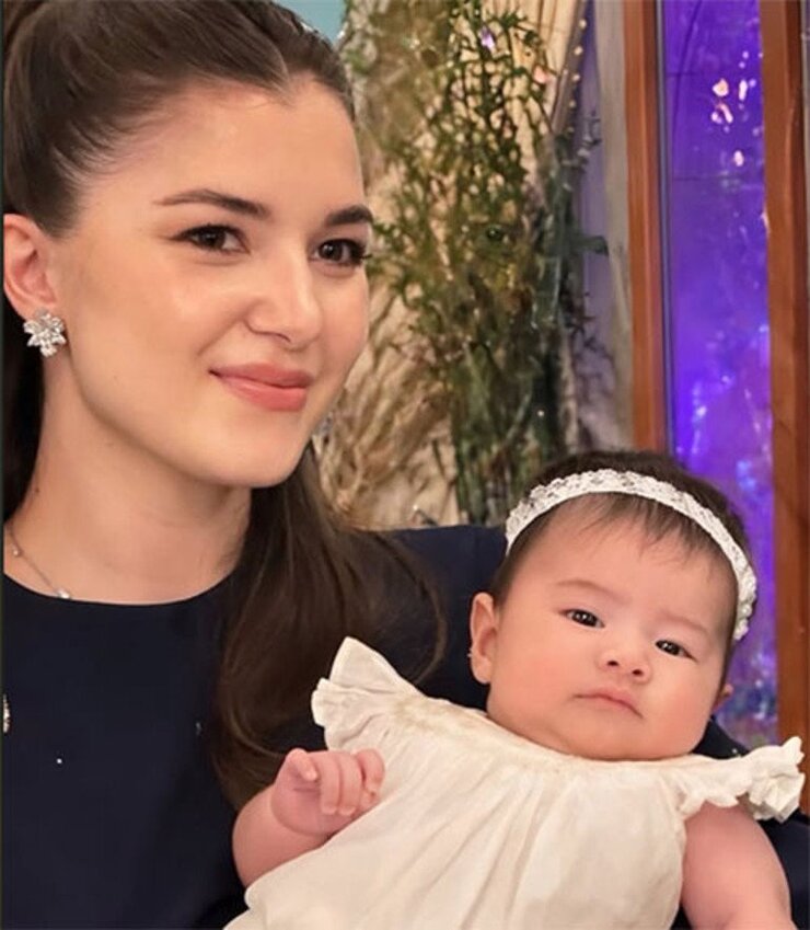 Brunei Sultanının Torunu Prenses Zahra Mariam Dedesiyle İlk Kez Buluştu