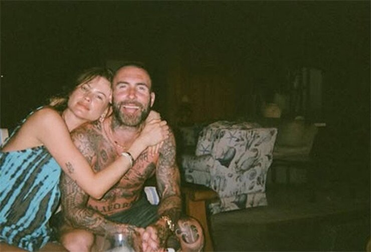 Behati Prinsloo Kocasının Telefonunu Her Gün Kontrol Ediyor