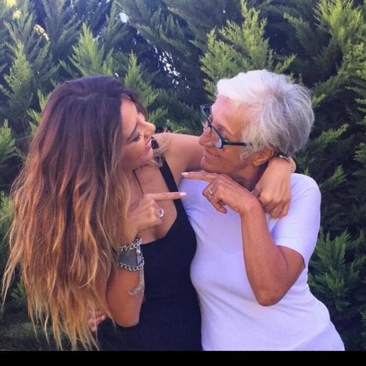 Claude responded: Aslı Hünel Annesini Kaybedişinin 11.