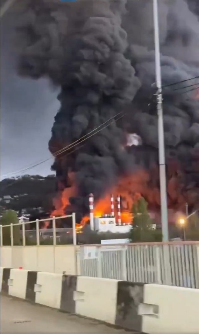 Tuapse Rafinerisindeki Yangın Söndürülemiyor Putin Devreye Girdi