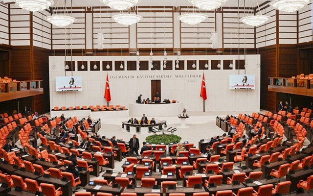 Bakan Kurum Diyarbakır'daki Yeni Okulda 23 Nisan Coşkusunu Paylaştı