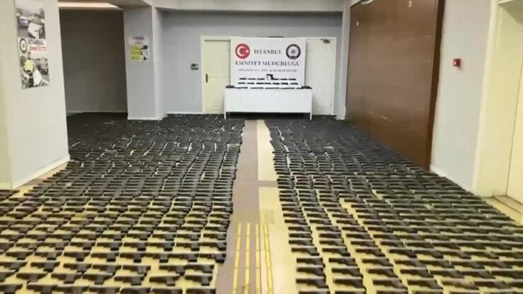 Pendik Operasyonunda Türkiye Rekoru Kıran Kaçak Silah Ele Geçirildi
