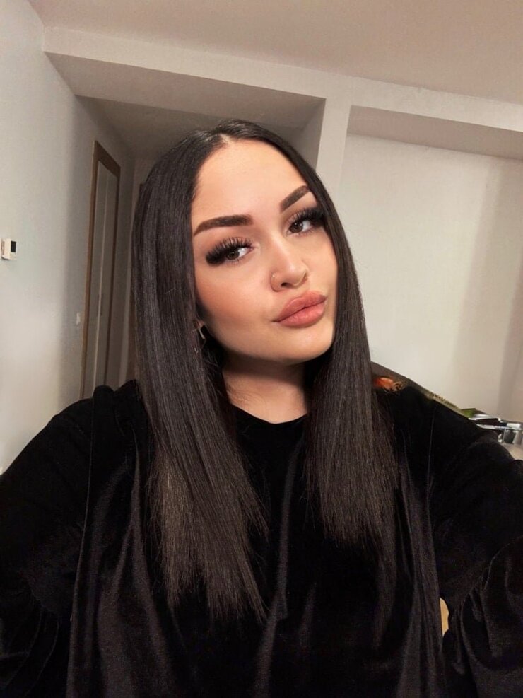 Naz Şenlendirici Ameliyat Sonrası Yeni Görünümüyle Babasıyla Sahneye Çıktı