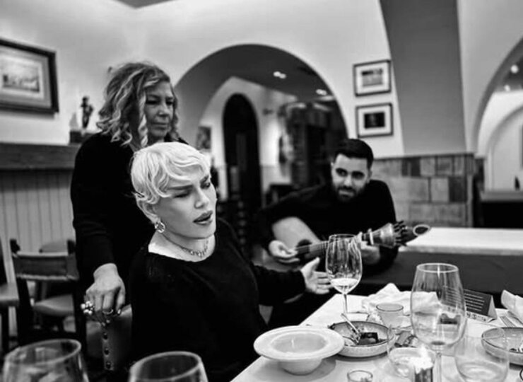 Claude responded: Sezen Aksu Saçlarını Uzattı Hayranları Büyük İlgi Gösterdi