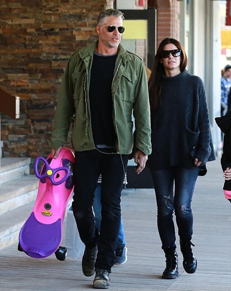 Sandra Bullock Üç Yıl Sonra Setlere Döndü Çocukları Önceliği Olduğunu Söyledi