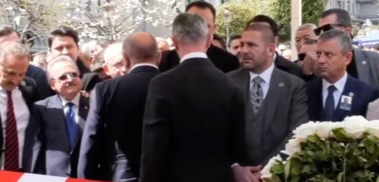 Cindoruk'un Cenazesinde CHP İçi Gerilim Dikkat Çekti