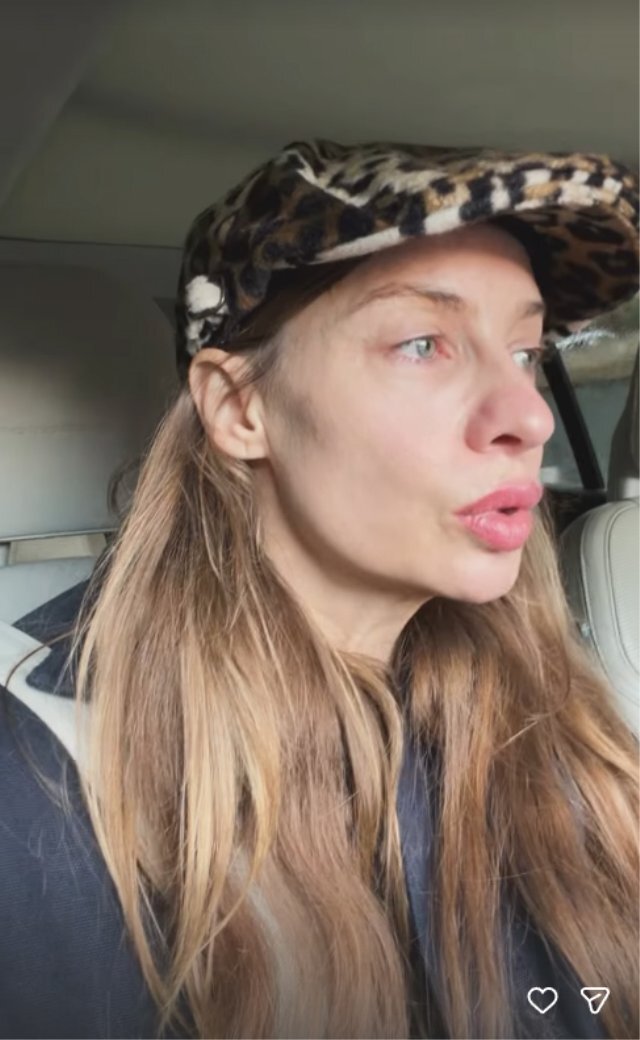 Tuba Ünsal Yağmurda Kalan Yaşlı Kadını Aracına Aldı