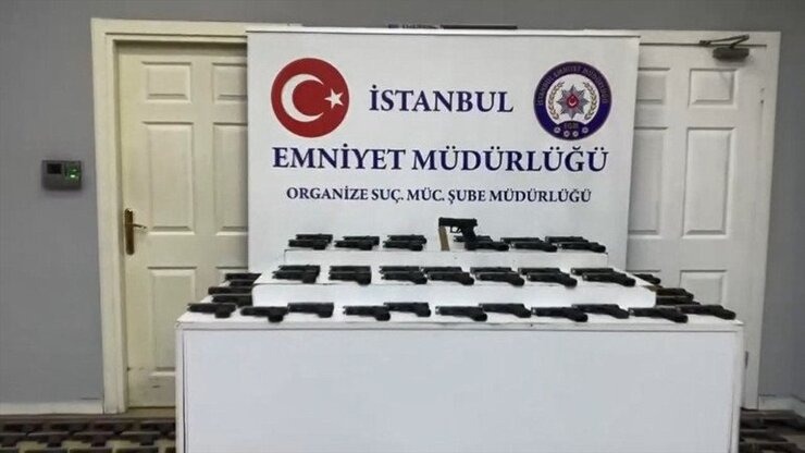 Pendik Operasyonunda Türkiye Rekoru Kıran Kaçak Silah Ele Geçirildi