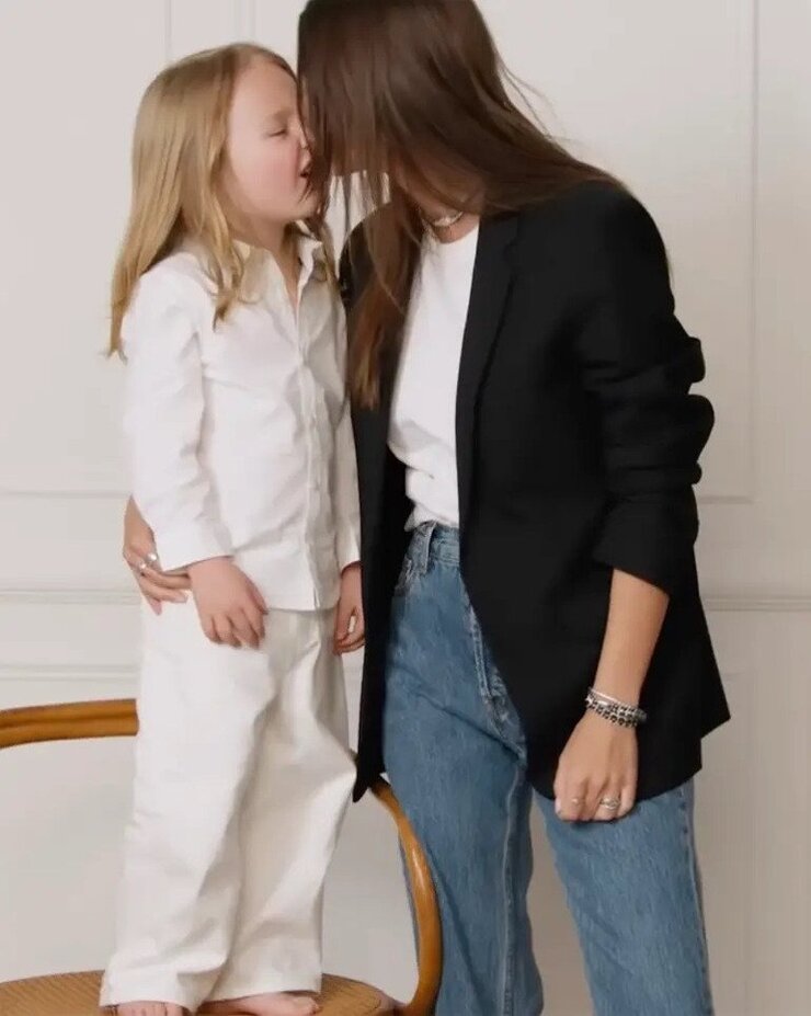 Emily Ratajkowski Oğluyla Chanel Kampanyasında Buluştu