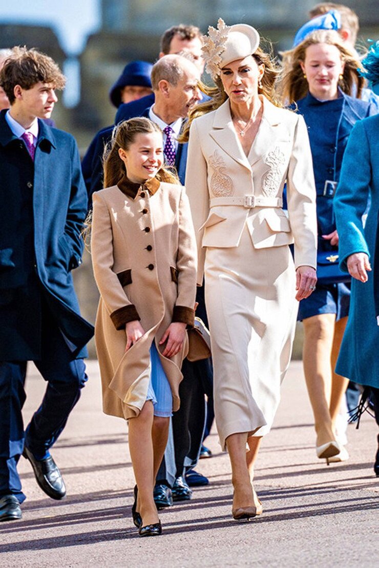 Kate Middleton Yaz Sıcağında Manto Giymek Zorunda