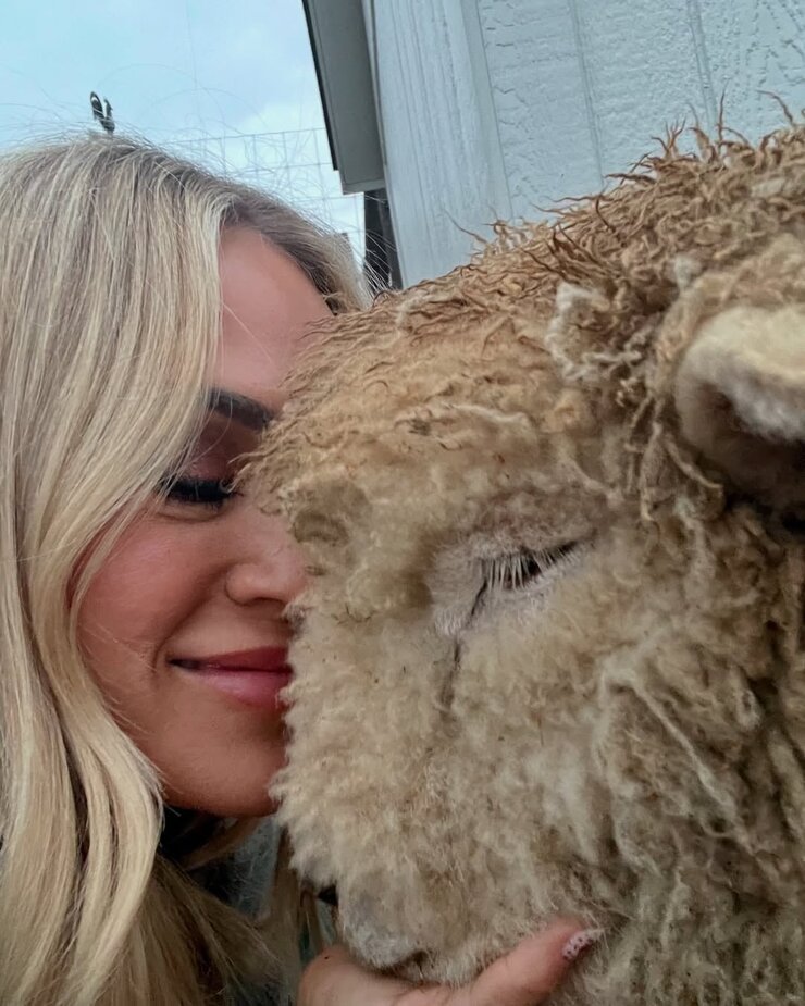 Carrie Underwood Sahneden Çiftliğe Döndü Sebze Yetiştiriyor