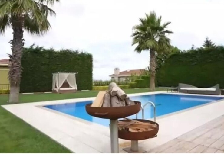 Berdan Mardini Villasını Paylaştı Havuzlu Sahneler Sosyal Medyayı Salladı