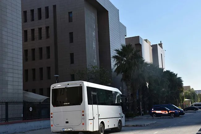 İzmir İzbeton Operasyonunda CHP İl Başkanı Ümit Erkol Tutuklandı