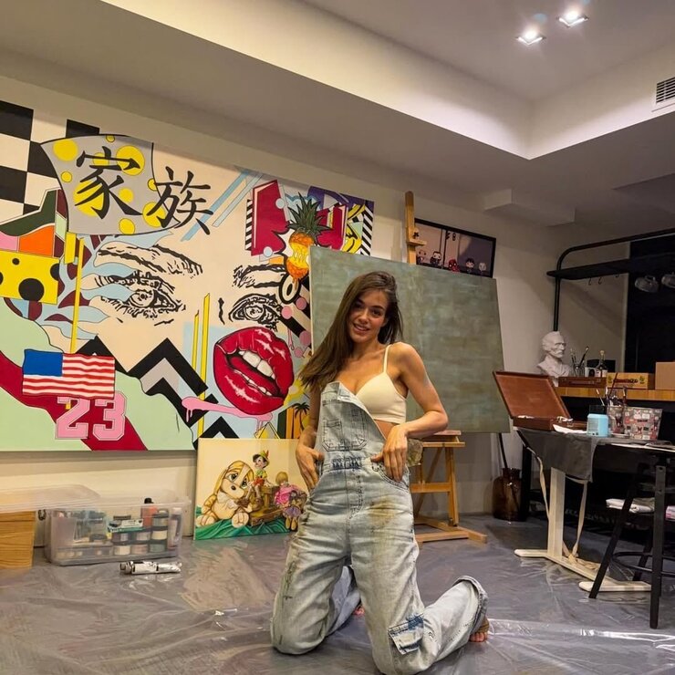 Bensu Soral Resim Sergisine Hazırlanıyor