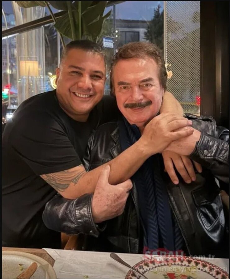 Orhan Gencebay Taburculuğunun Ardından Etiler'de Yemekte Göründü