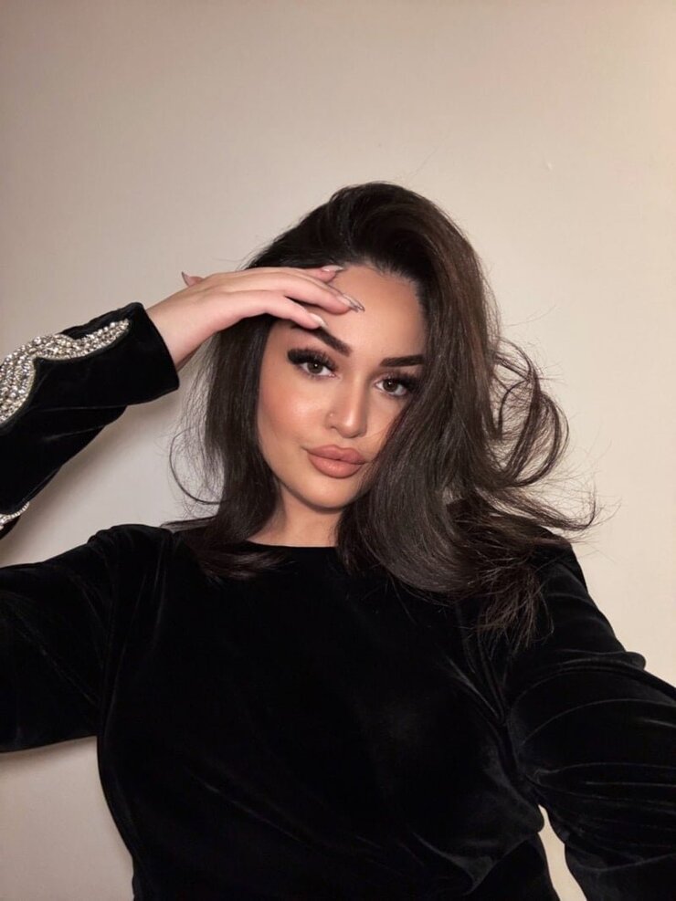 Naz Şenlendirici Ameliyat Sonrası Yeni Görünümüyle Babasıyla Sahneye Çıktı