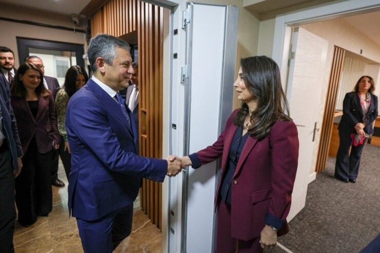 Özgür Özel DEM Parti Genel Merkezini Ziyaret Etti