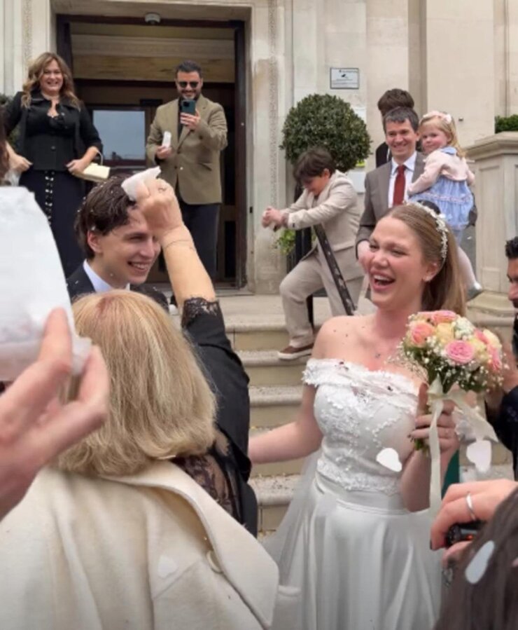 Serel Yereli Londra'da Sessiz Sedasız Evlendi