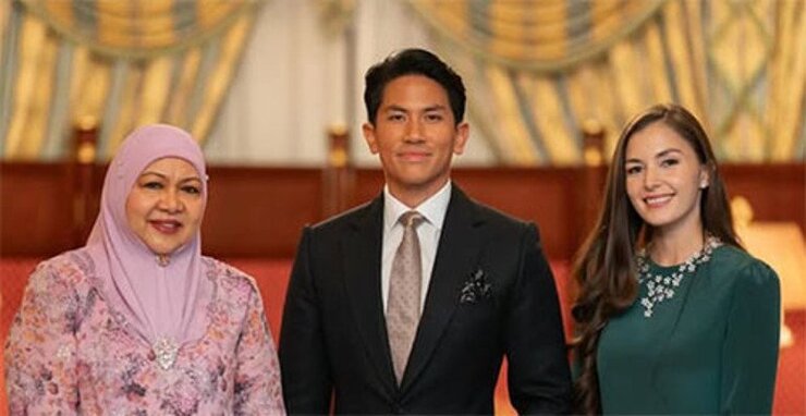 Brunei Sultanının Torunu Prenses Zahra Mariam Dedesiyle İlk Kez Buluştu