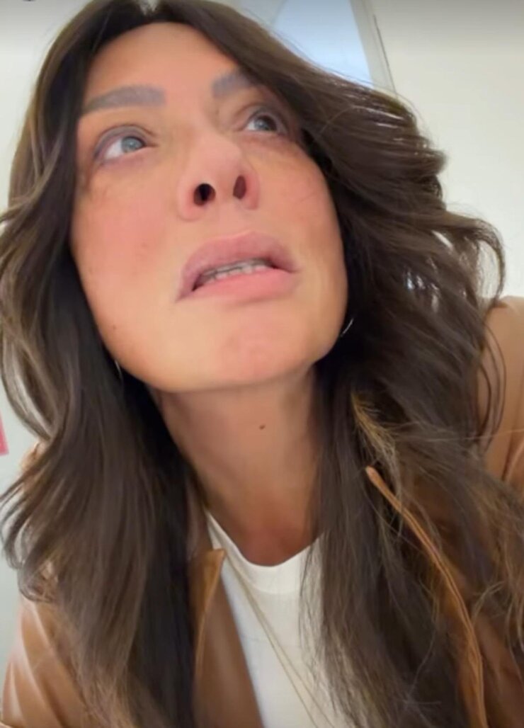 Işın Karaca Atina Havalimanında Geri Gönderildi