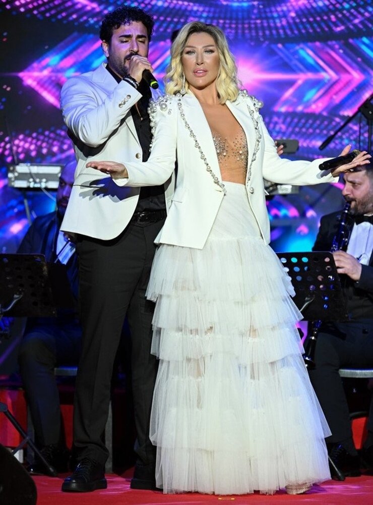 Seda Sayan Sezen Aksu'dan Şarkı Alacağını Duyurdu