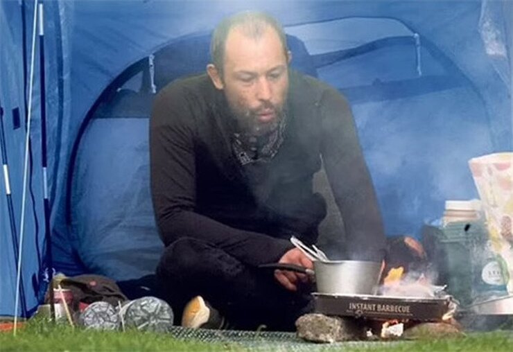 Cheryl Tweedy Milyoner Hayat Sürerken Ağabeyi Sokakta Yaşıyor