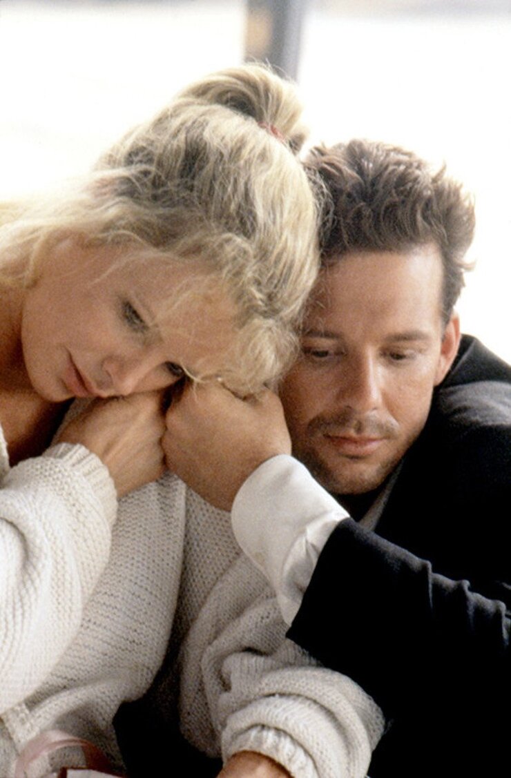 Mickey Rourke Evsiz Kaldı Kim Basinger Yardım Teklif Etti