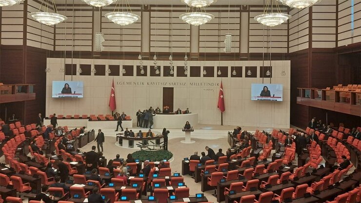 MHP'li Adan Devamsız AKP'li Vekilleri Kınadı