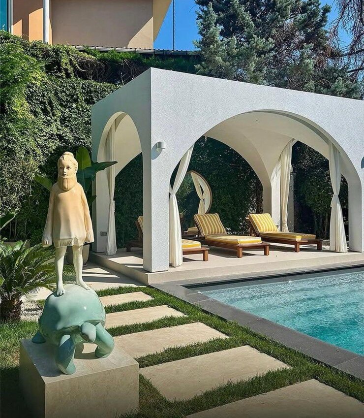 Demet Özdemir'in Villa Bahçesi Sosyal Medyada Viral Oldu