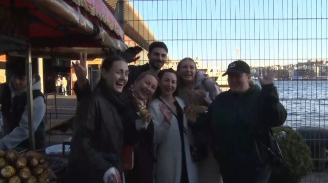 Karaköy'deki Genç Kestaneci Alper Sosyal Medyada Dünyaca Ünlü Oldu