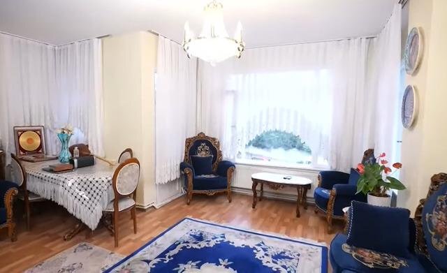 Hakkı Bulut 63 Yıllık Eşiyle Mütevazı Dairesini Paylaştı