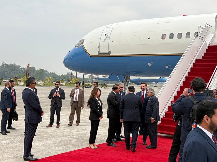 ABD ve İran İslamabad'da Nükleer Müzakere Masasına Oturdu