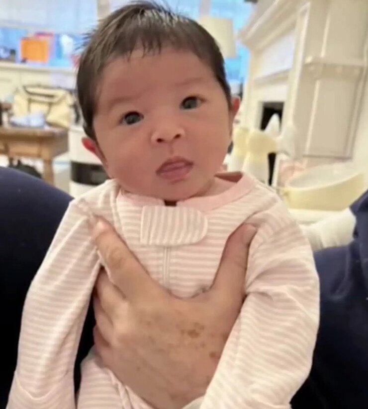 Robert De Niro 3 Yaşındaki Kızıyla Parka Gitti