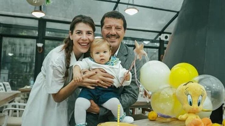 İlker Aksum Eşi Ve Kızından Bahsederken Gözyaşlarını Tutamadı