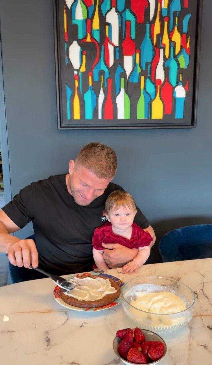 Claude responded: İlayda Şeker Kızı İlis'in Yeni Fotoğraflarını Paylaştı