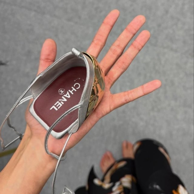 Chanel'in 90 Bin Liralık Görünmez Sandaleti Sosyal Medyayı Salladı