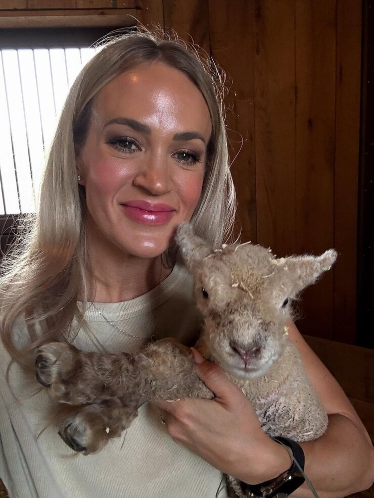 Carrie Underwood Nashville Çiftliğinde Kendi Yiyeceğini Yetiştiriyor