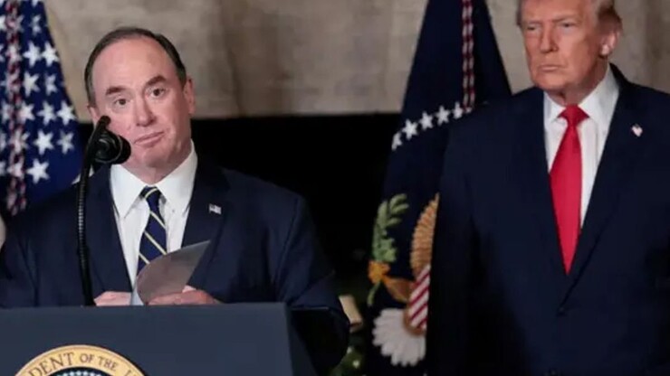 ABD Donanma Sekreteri John Phelan, İran'ın Hürmüz Boğazı'nda gemilere el koyduğu...