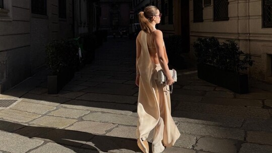 Afra Saraçoğlu, tatil rotasını Milano'ya çevirdi; şık kareleri kısa sürede binlerce...