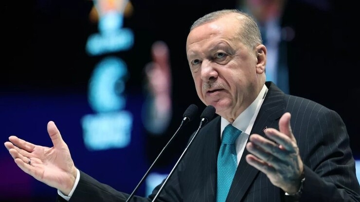 Eski AKP MKYK üyesi avukat Mücahit Birinci, partinin otoriter bir çizgiye sürüklendiğini...