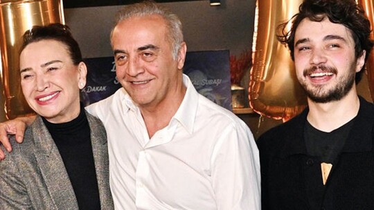 Yılmaz Erdoğan'ın kaleme aldığı, Demet Akbağ'ın başrolünde yer aldığı "Aydınlıkevler"...