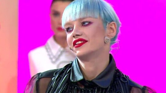 İşte Benim Stilim yarışmasıyla tanınan Ayşenur Balcı, burun ve diş estetiği...