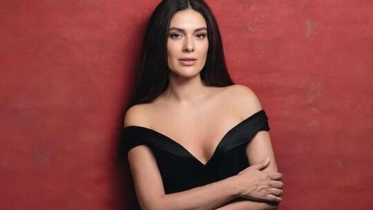 Bergüzar Korel, Esra Ruşan'ın programında dört ayda 20 kilo verme sürecini anlattı;...