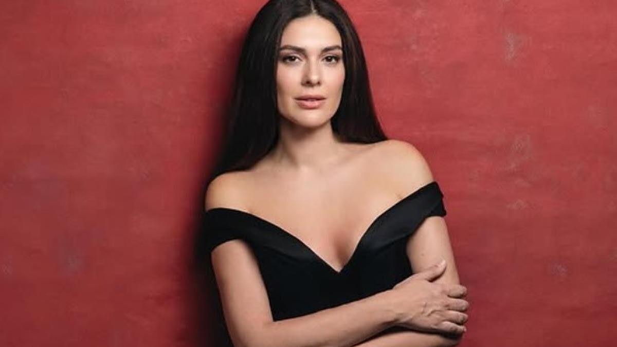 Bergüzar Korel 4 Ayda 20 Kilo Nasıl Verdiğini Anlattı