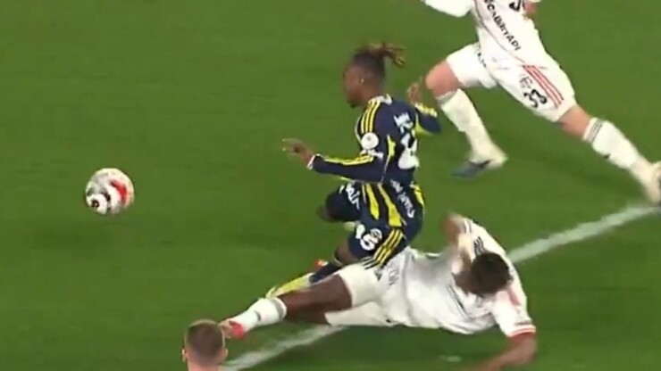 Fenerbahçe'nin Beşiktaş'ı 1-0 yendiği derbide 90+7. dakikada verilen penaltı...