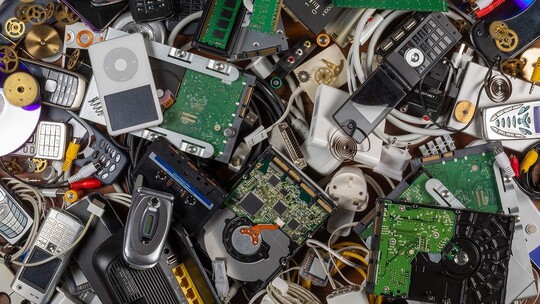 Evlerde atıl bekleyen eski telefonlar ve elektronik cihazlar, Türkiye'nin yılda...